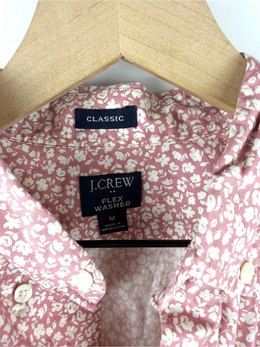 J Crew Men’s Pink Floral Flex Washed Medium Button Down Long Sleeved Cotton